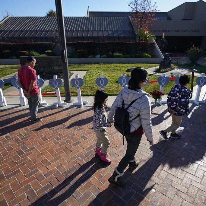 Chief defends delay telling public of mass shooter at-large